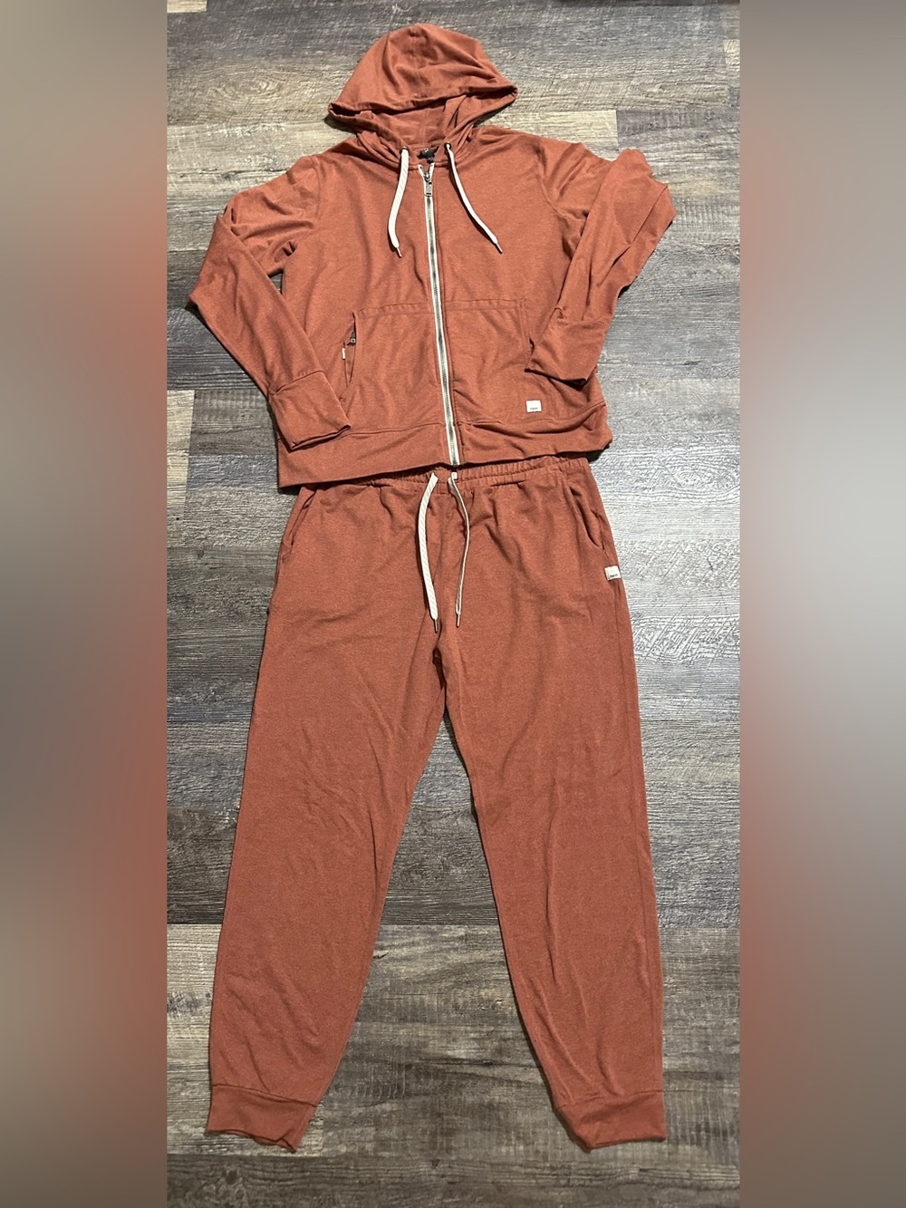 Vuori Halo Performance Hoodie L and Performance Jogger M Cinnamon Heather Set